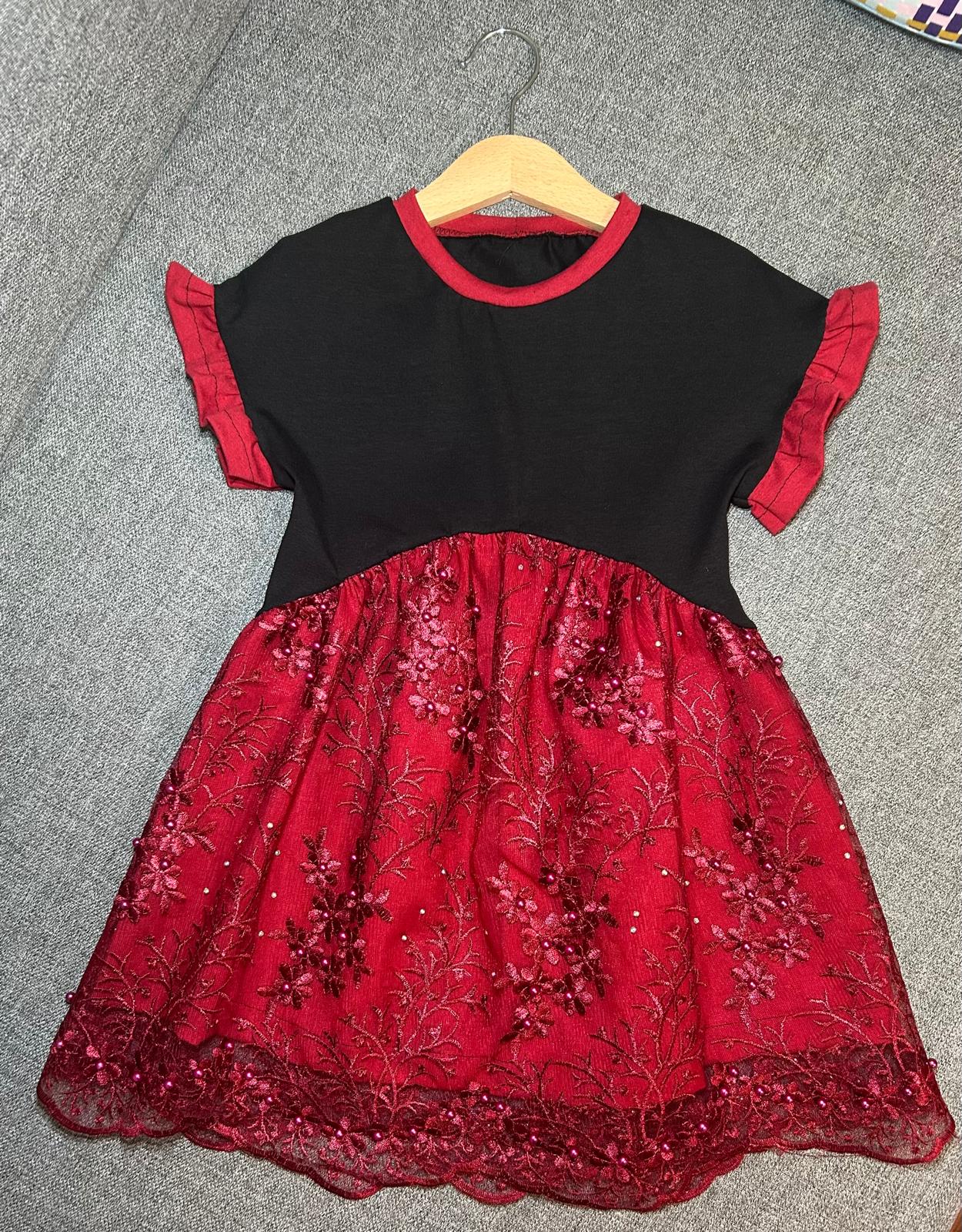 Kleid rot mit Spitze